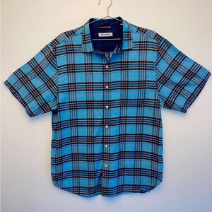 Tommy Bahama men’s short sleeve button shirt. Excellent condition.